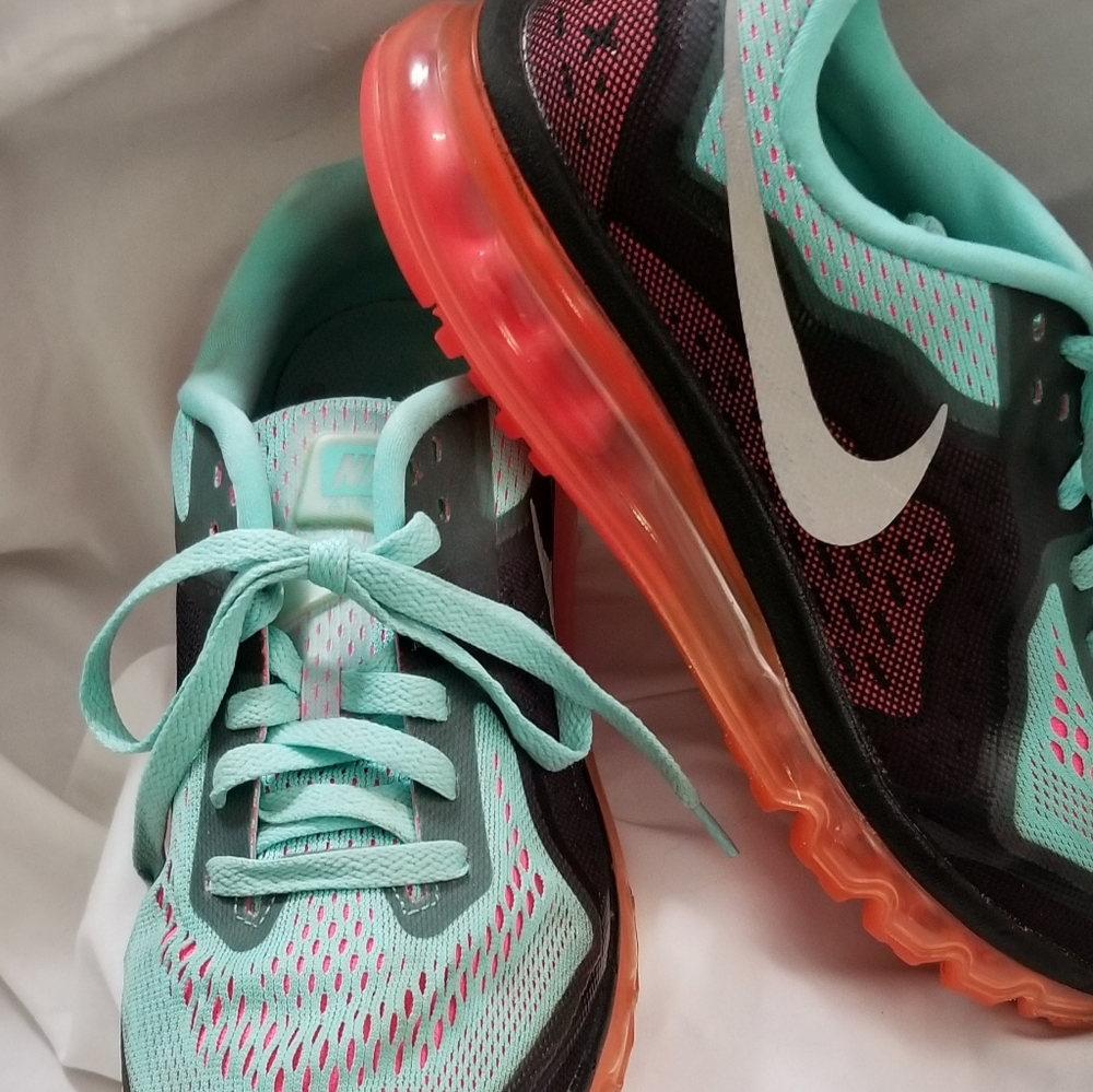 NIKE HYPER TURQUOISE  PUNCH